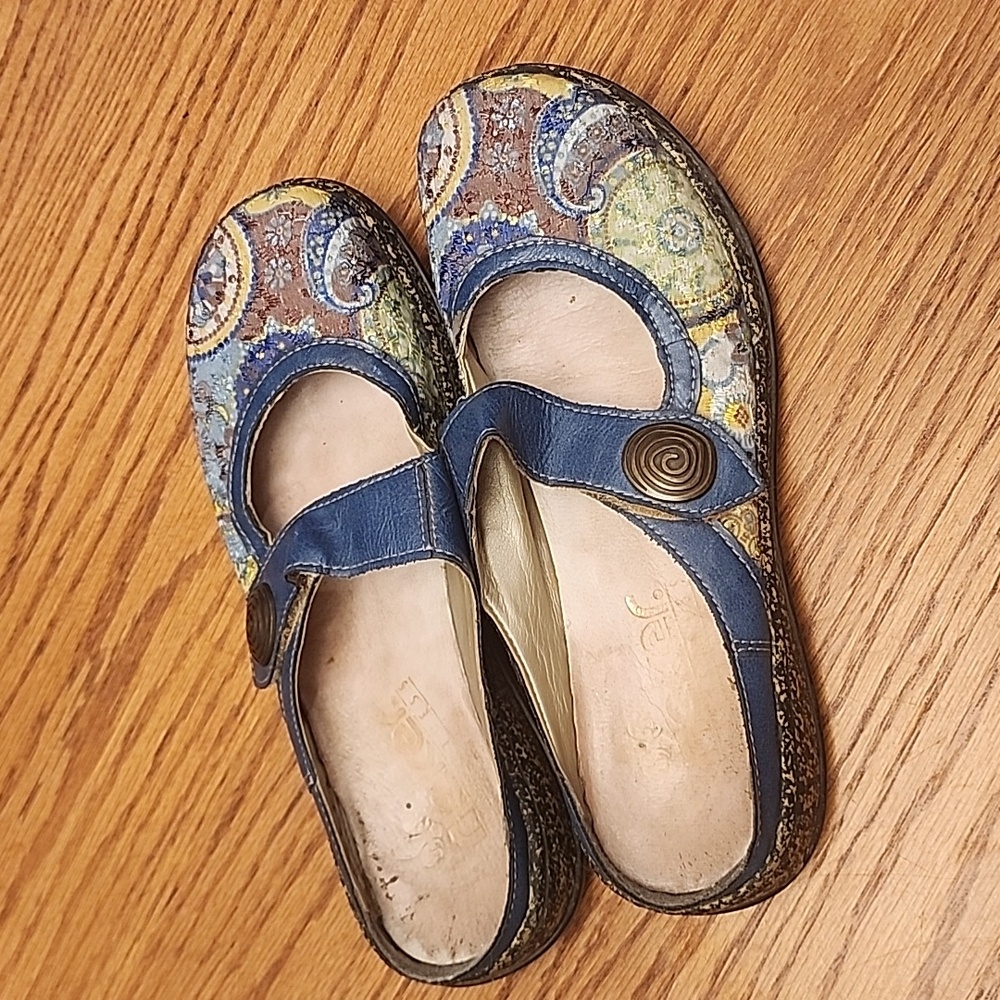 Rieker Anti Stress medallion shoes